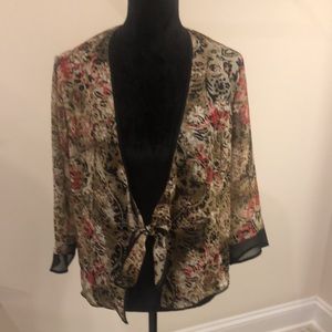 Chico’s pretty light weight tie up floral jacket/top
